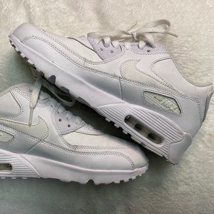Nike Air Max | Youth 7 (worn as a women's 7.5)